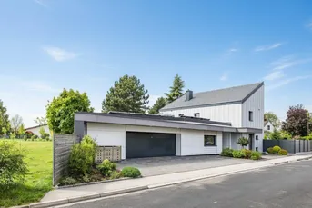 Ihr neuer Highclass-Firmensitz! Modernes Design-Bürohaus in Wiener Neustadt | 9 Räume, 6 PKW-Stellplätze auf Eigengrund | Zwei Eingänge | Barrierefrei | Edelstahlpool, Sauna, Weinkeller