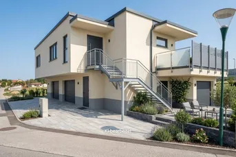 Wohnung mit Eigengarten und Garage in ruhiger Lage von Winden am See