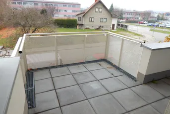 "PROVISIONSFREI" Helle und ruhige 3 Zimmer Terrassenwohnung mit Tiefgaragenplatz