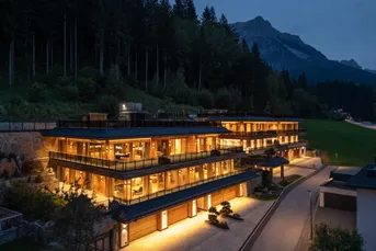 Luxuriöse Wohnungen im Dreifamilienhaus mit Pool in den Kitzbüheler Alpen