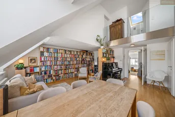 Dachgeschoss-Maisonette mit bis zu 5 m Raumhöhe, Terrasse &amp; Garage