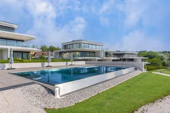Luxuriöse Gartenwohnung in direkter Seelage 
