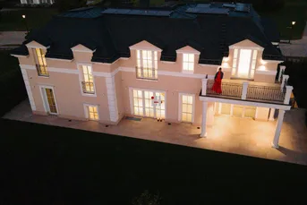 Erstbezug Luxus mit Golf &amp; Wellness – 10 Zimmer, Garten, Aufzug, Top Technische Ausstattung!