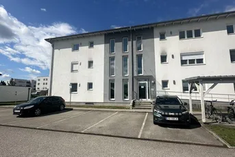 Großzügige 4-Zimmer-Wohnung mit Loggia und 2 KFZ-Stellplätze