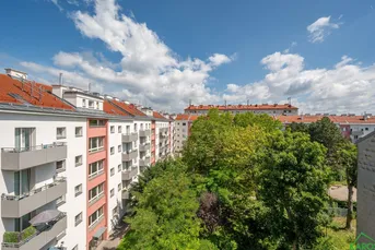 TRAUMHAFTE DACHGESCHOSSWOHNUNG *INKL. EINBAUKÜCHE*