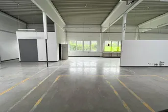 Schnäppchen! Hallen (5.500m²) und Büro für Eigennutzer 2 Minuten entfernt von der A2 in Weikersdorf/Wr. Neustadt