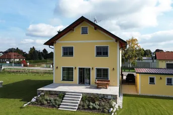 NEUES NIEDRIGENERGIEHAUS MIT GROSSEM GRUNDSTÜCK