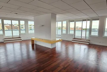 Traumhafte Büroetage im 2. Dachgeschoss mitten im Mödlinger Zentrum