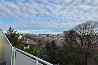 BILLIGER GEHTS NIMMA/ ZU VERSCHENKEN HAMA LEIDA NIX/SCHÖNSTE TERRASSE IN DER RUTHNERGASSE/SANIERUNGSBEDÜRFTIGE DG-WOHNUNG NÄHE S-BAHN SIEMENSTRASSE