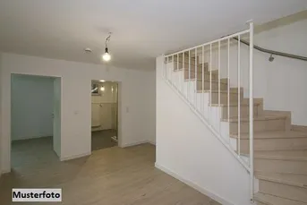 Einfamilienhaus mit Garage und Terrasse