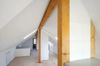 +++ Wohnen unterm Dach: Gepflegte 2-Zimmer-Wohnung mit Lift+++