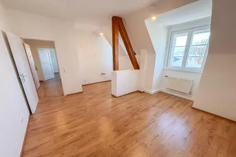 Neu sanierte Dachgeschoßwohnung mit Ausblick