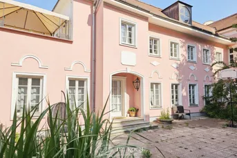 Traumhafte Gartenwohnung in barockem Stilhaus in Stockerau: 6 Zimmer, 220m²! PROVISIONSFREI