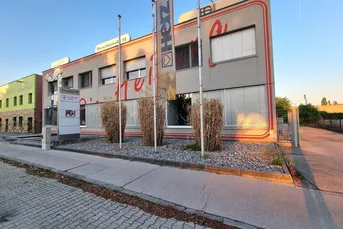 Gewerbestandort mit vielseitigem Nutzungspotenzial in etabliertem Betriebsgebiet – repräsentative Flächen mit guter Sichtbarkeit