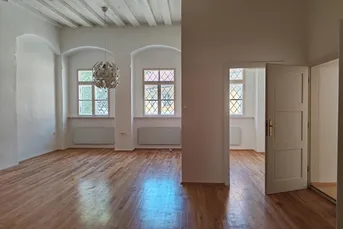 Wohnen im Schloss - 3 Zimmerwohnung mit Gartenmitbenützung!