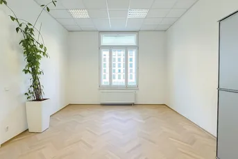 Zentral gelegenes Altbau-Büro nahe Stadtpark
