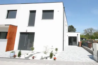 familienfreundlich wohnen, professionell arbeiten im Nebengebäude, entspannen auf der Terrasse