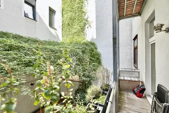 Ruhelage nahe Währinger Straße! Liebevoll sanierte 2-Zimmer-Altbau-Wohnung mit westseitigem Balkon