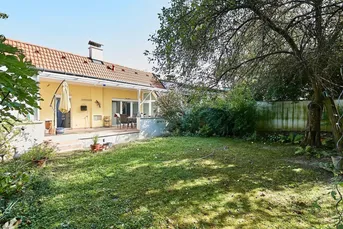 Stadtgrenze von Wien! Elegantes Einfamilienhaus mit uneinsehbarem Garten, restauriertem Weinkeller und Doppelgarage