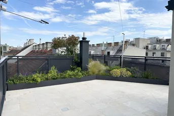 Grünruhelage nahe Belvedere! Luxuriöse 3-Zimmer-Erstbezug-Dachterrassen-Wohnung mit Outdoor-Pool in historischem Gebäude