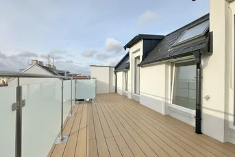 Erstbezug in U-Bahn-Nähe! Sonniges 4-Zimmer-Penthouse mit zwei westseitigen Terrassen und Fernblick
