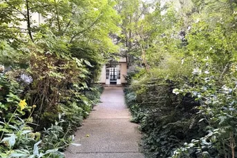 Bestlage nahe Mariahilferstraße und U3! Loftartiges Büro mit optionaler Ausstattung zur vielfältigen Verwendung mit Gartennutzung