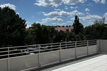 BEZUGSFERTIG! helle und großzügige 4 Zi DG Wohnung mit großer Terrasse_Top 26_EDMUND 