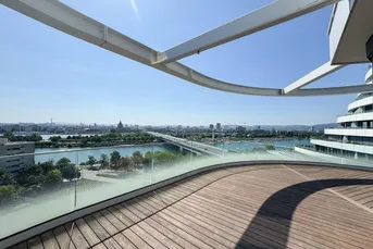Lichtdurchflutete Dachgeschosswohnung mit beeindruckendem Panoramablick auf die Donauinsel