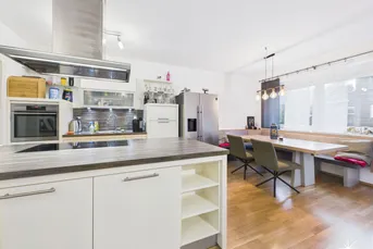 Zentrales Wohlfühlzuhause in Spittal: Moderne 4 - Zimmer Wohnung mit Balkon &amp; 2 Tiefgaragenplätzen.