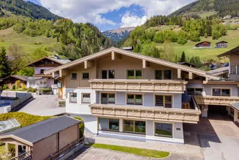 Alpiner Wohntraum mit Weitblick – Dachgeschossjuwel in Bramberg