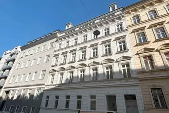 Singlewohnung! Dachgeschosswohnung Nähe U3 Kardinal Nagel Platz