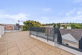 Dachterrassentraum im Innenhofgebäude – Ihr neues Zuhause!