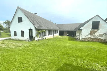 Rustikaler Dreikanthof mit Entwicklungspotenzial in ruhiger Lage