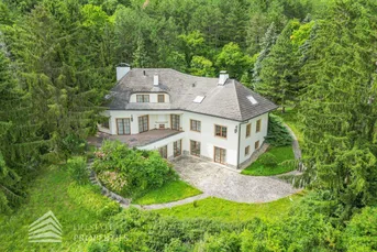 Luxus-Landhausvilla in Ruhelage mit traumhaftem Panoramablick