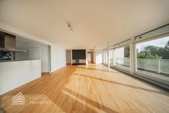 Wunderschöne 3 - Zimmer Wohnung mit Terrasse und Balkonen