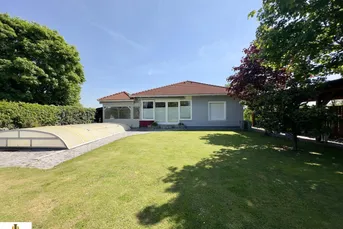 Eleganter Bungalow in Tribuswinkel: Ihr Traumhaus mit Garten, überdachten Pool und Terrasse!