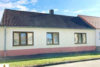 Hübsches, gepflegtes und ebenerdiges Landhaus mit uneinsichtigem Innenhof, großem Garten und Garage, in Seefeld im Weinviertel, Nähe Hollabrunn!