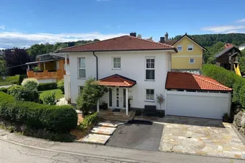 Großzügiges Einfamilienhaus mit Pool nahe der Burg Clam