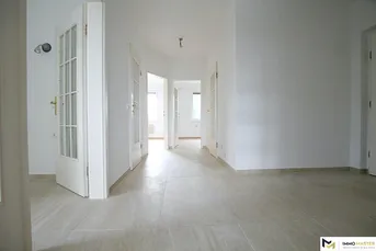 Neurenovierte 3 Zimmer Balkonwohnung mit Tiefgaragenplatz paar Minuten von Marktplatz entfernt