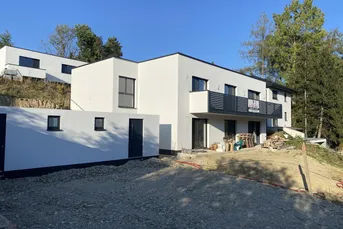 Modernes Zweifamilienhaus mit Gartenwohnungen – Erstbezug!