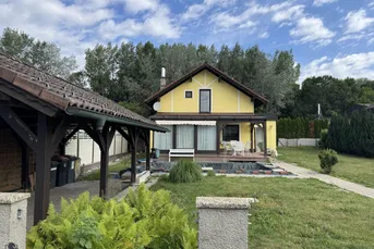 Charmantes Einfamilienhaus mit Pool auf Pachtgrund in ruhiger Donau-Lage