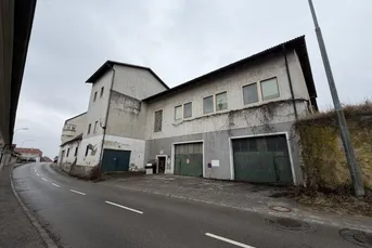 Projektliegenschaft mit Hallen im Erdgeschoss und Büroflächen im Obergeschoss