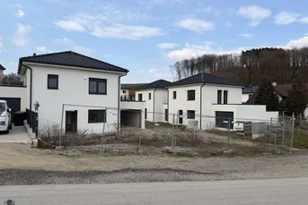 2 Wohnhäuser in Gerolding (Am Kirchenberg)