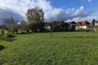 Sonniges Baugrundstück in attraktiver Lage