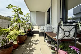 Traumhafte, neuwertige 4-Zimmer-Wohnung mit Loggia &amp; optionalem Tiefgaragenstellplatz