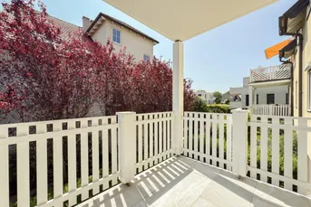 STADTRAND - TRAUMHAFTE 4 ZIMMER FAMILIENWOHNUNG INKL. GARAGE UND BALKON IN GRÜNLAGE