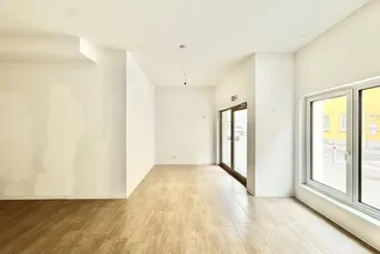 ANLEGER AUFGEPASST | MODERNES GESCHÄFTSLOKAL MIT TERRASSE | 4,6 % RENDITE