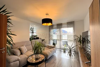 große Familien-Dachgeschoß-Wohnung mit 3 Schlafzimmern, Terrasse und TG-Platz