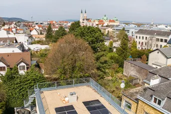 Moderne neuwertige Stadtvilla in zentraler Lage Klosterneuburg I Naturpool I Doppelgarage I Fernsicht + Blick Stift Klosterneuburg