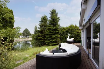 Urlaub das ganze Jahr: Schöner, moderner Bungalow auf Eigengrund, direkt am See